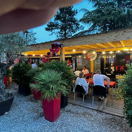 Hotel Le Cosy Pont-de-Cheruy Екстер'єр фото
